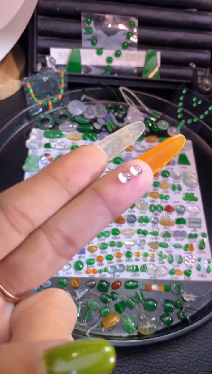 翡翠挂件未镶嵌蛋