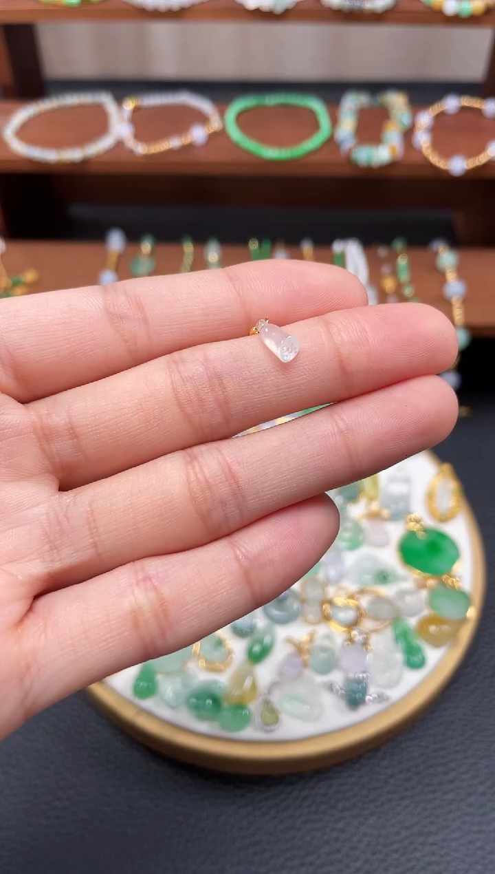 【闪购商品】翡翠吊坠(不含链)18K金镶嵌一个   JK537