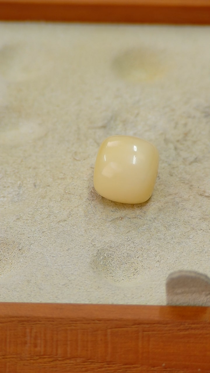 【闪购商品】蜜蜡裸石未镶嵌俄料老型11.5mm0.958克