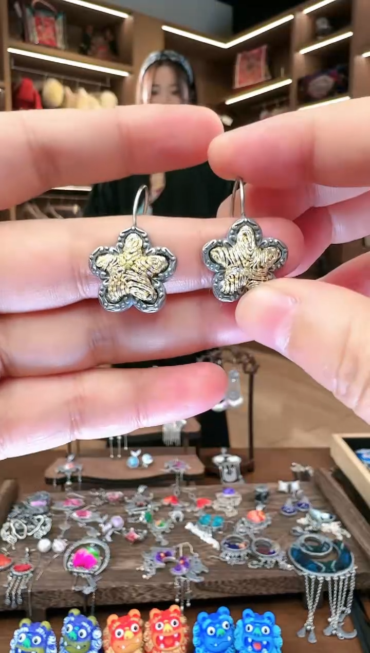 【闪购商品】织绣15黔东南苗族刺绣