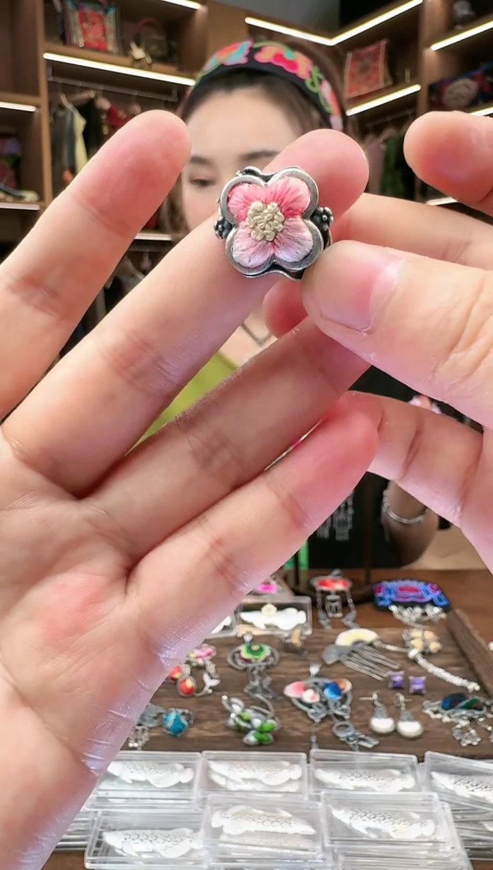 【闪购商品】织绣38黔东南苗族刺绣