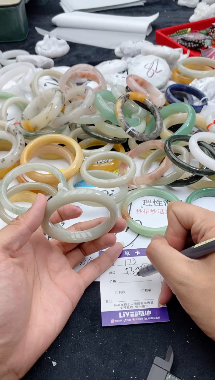 【闪购商品】石英质玉手镯未镶嵌173+53-54