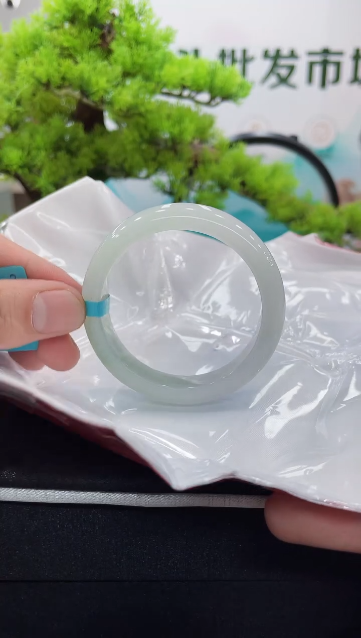 【闪购商品】翡翠手镯未镶嵌手镯