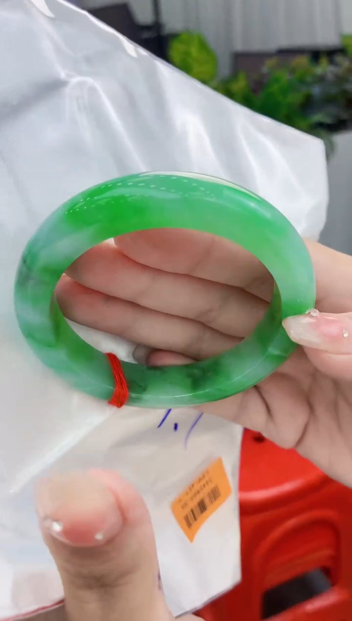 翡翠手镯未镶嵌翡翠手镯