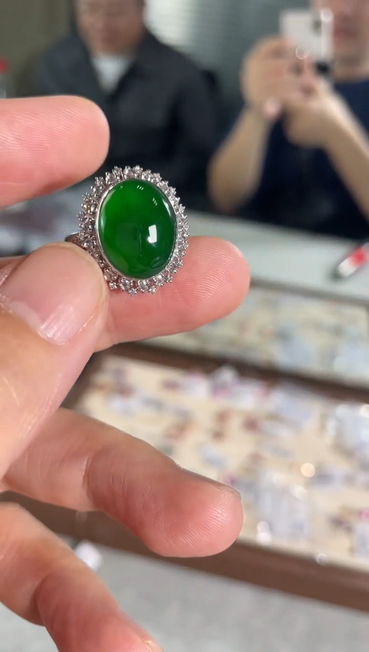 【闪购商品】翡翠戒指18K金镶嵌天然翡翠豪华镶嵌