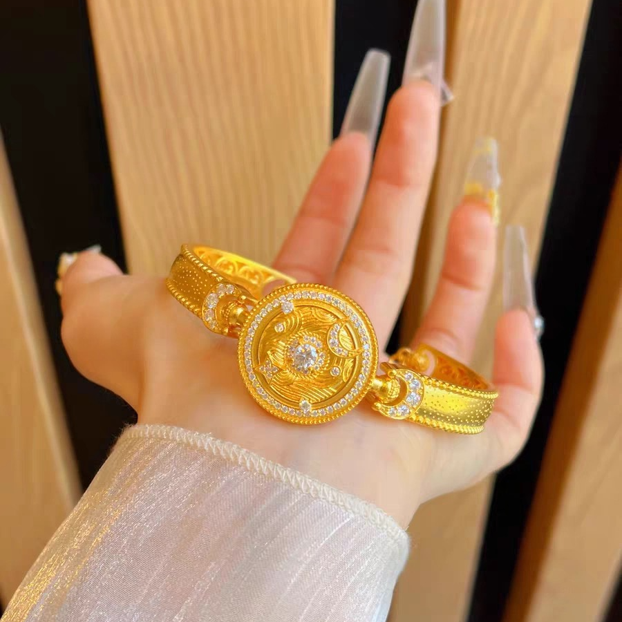 铜合金合成锆石手镯 新中式星轮半镯半链时尚轻奢转运马车手环