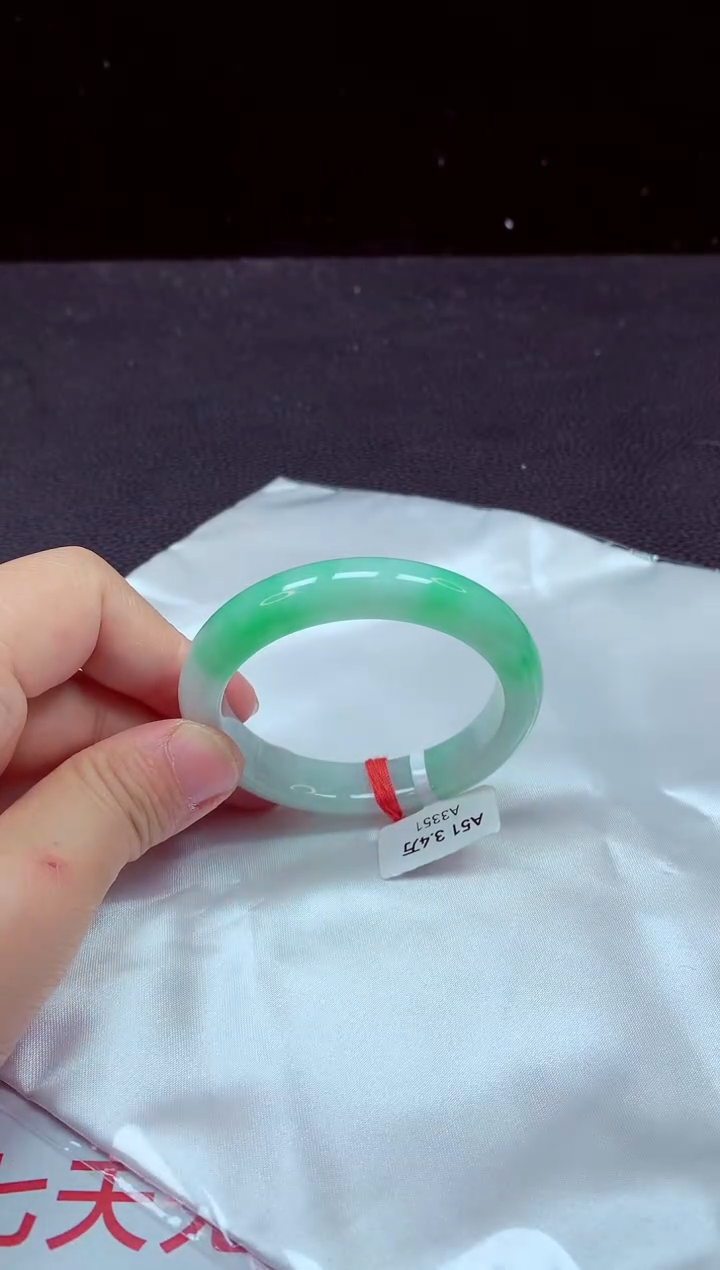 【闪购商品】翡翠手镯未镶嵌手镯51