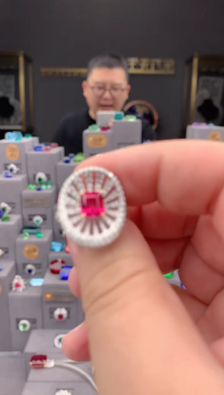 【闪购商品】尖晶石戒指18K金镶嵌1.5ct尖晶石