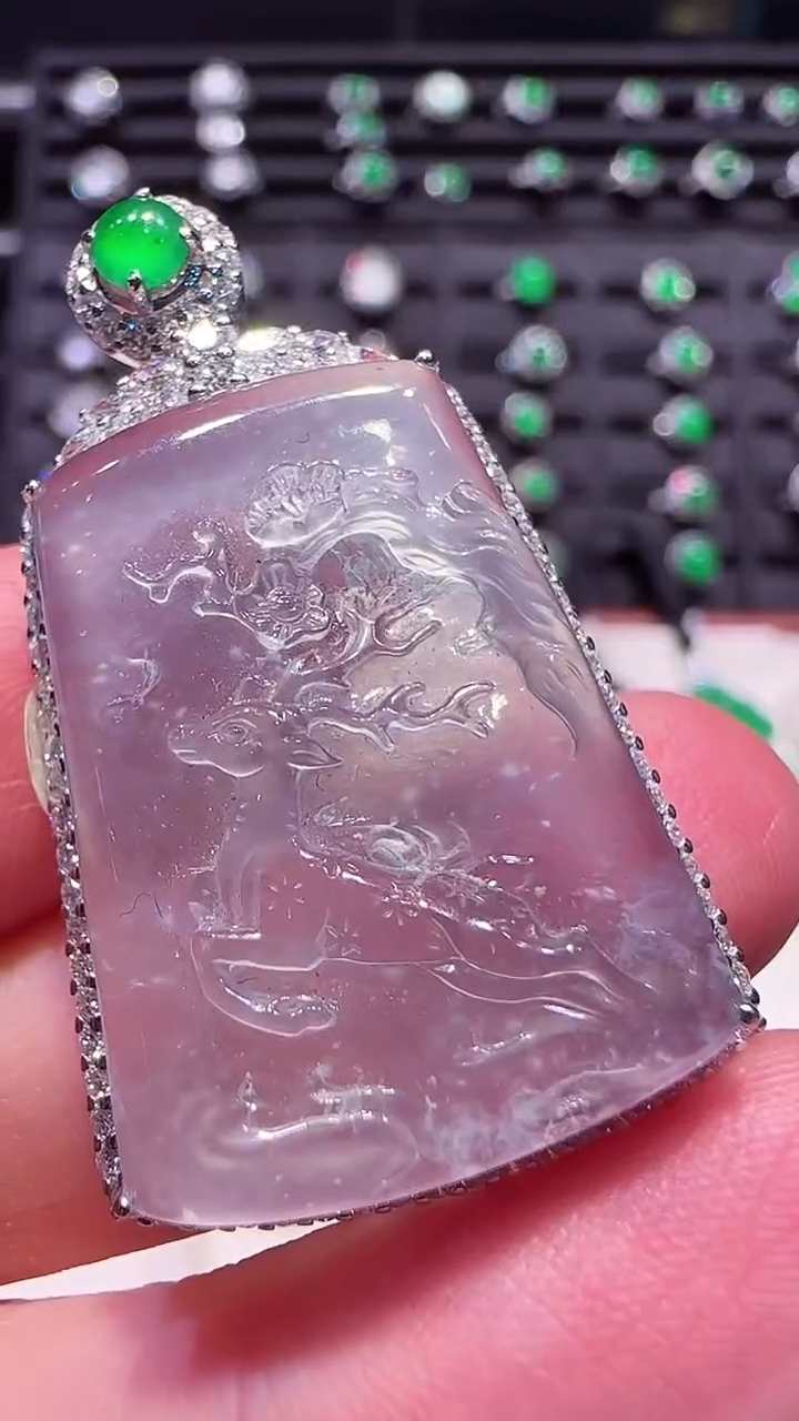 【闪购商品】翡翠颈饰18K金镶嵌山水牌