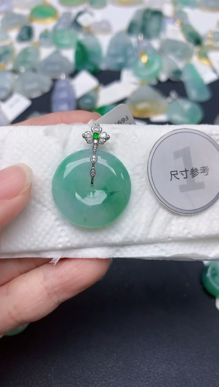 颈饰18K金镶嵌翡翠天然缅甸A货翡翠