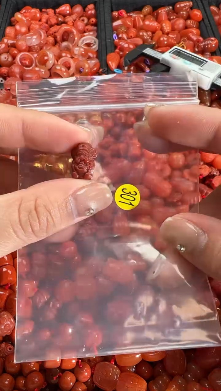 【闪购商品】南红玛瑙颈饰未镶嵌1