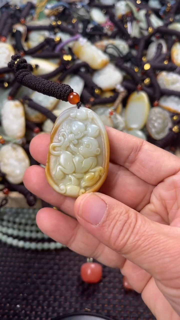 【闪购商品】和田玉颈饰未镶嵌多样性发货没有证书拍一发一有瑕