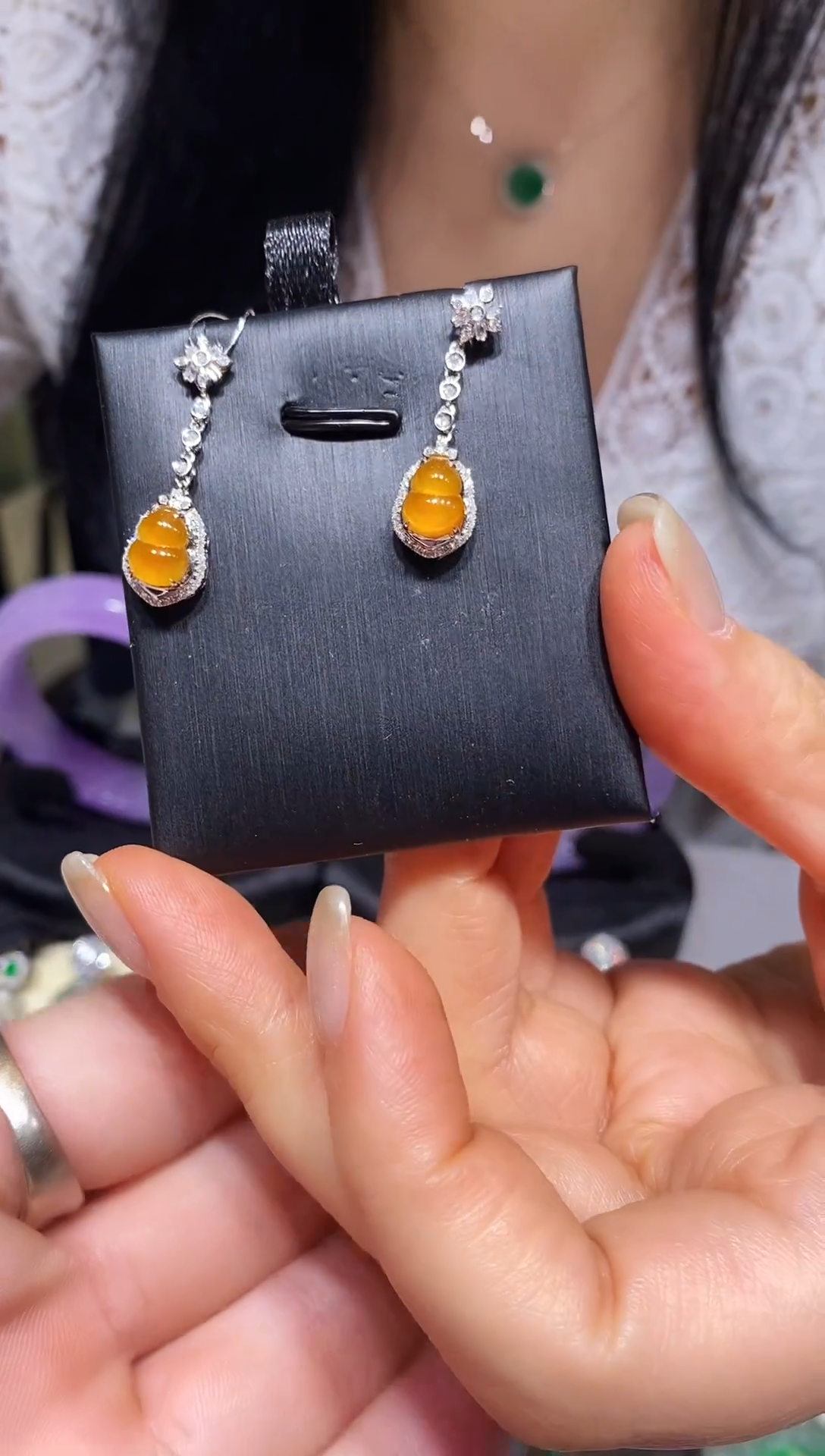 翡翠18K金镶嵌耳饰黄翡葫芦耳钉一对