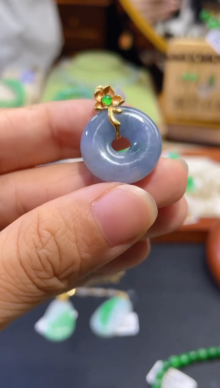翡翠18K金镶嵌颈饰甜甜圈