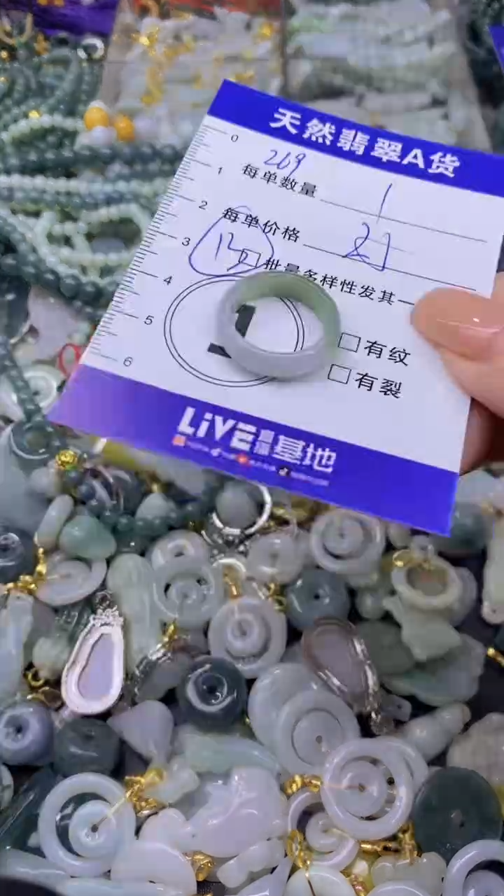翡翠未镶嵌颈饰天然翡翠A货吊坠批量多样性发其一