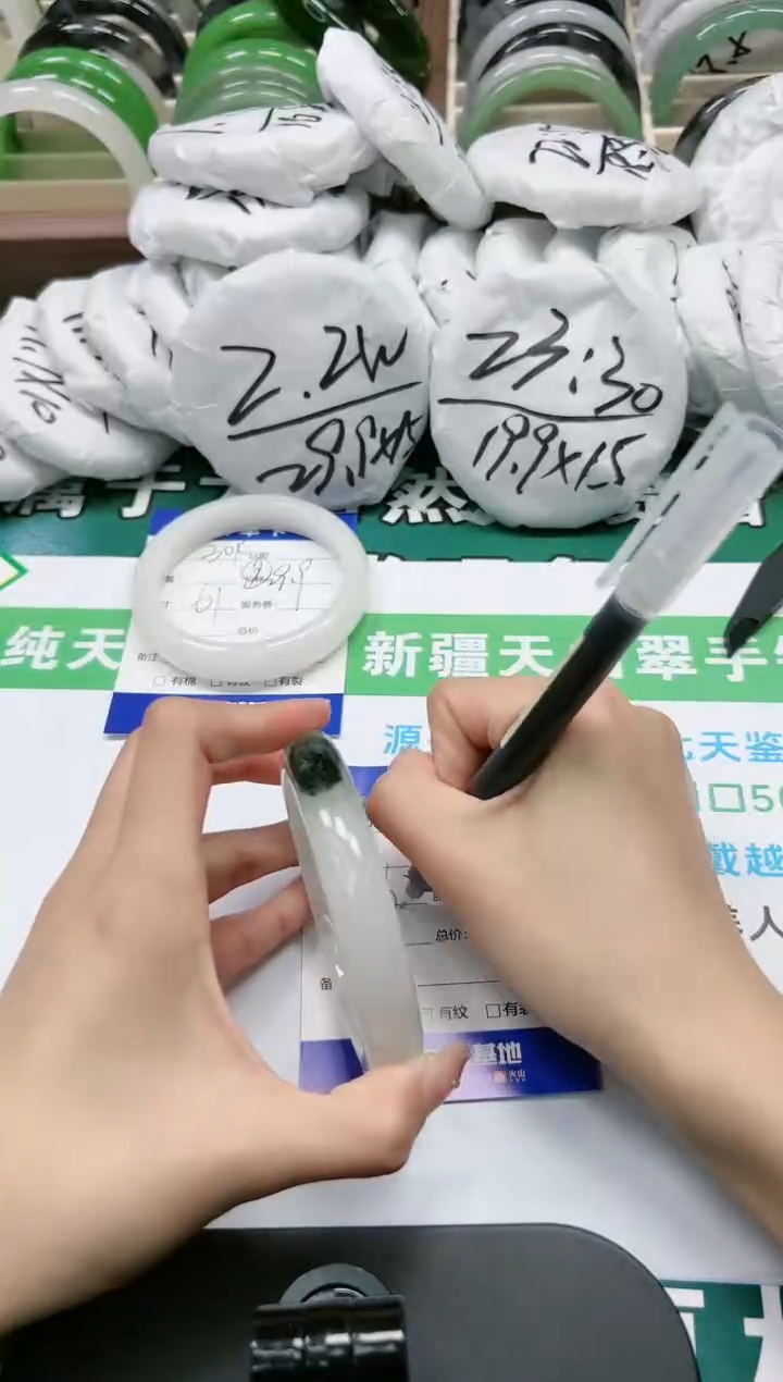 【闪购商品】石英质玉手镯未镶嵌K305-63