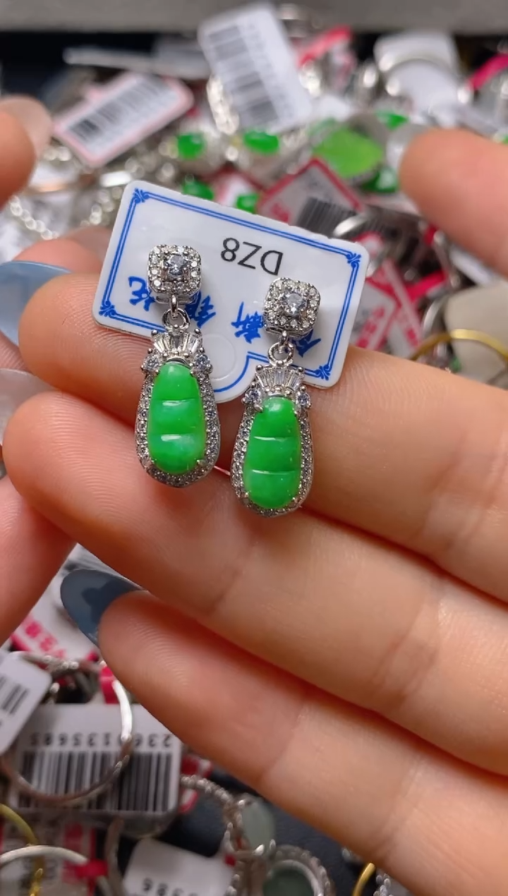 银S925镶嵌戒指翡翠星**梦百内无证书