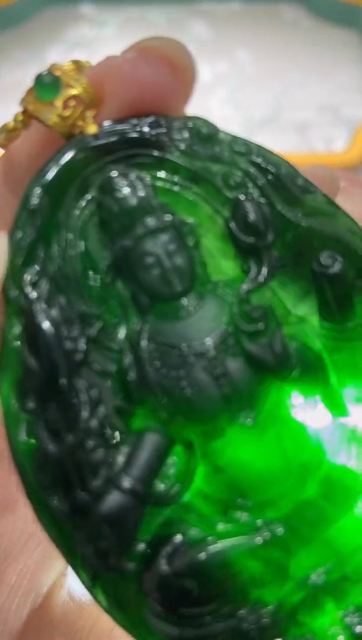 翡翠未镶嵌挂件1             