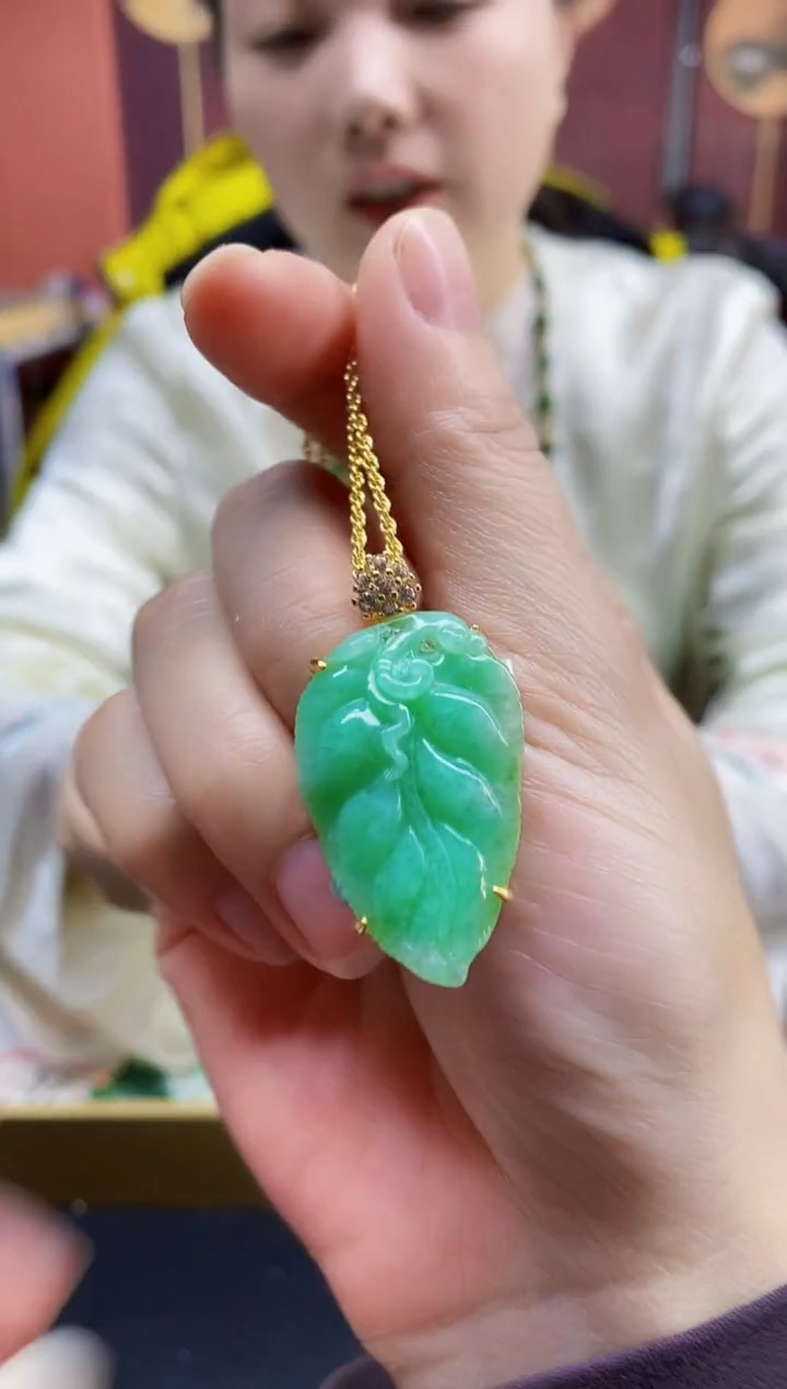 颈饰未镶嵌翡翠吊坠