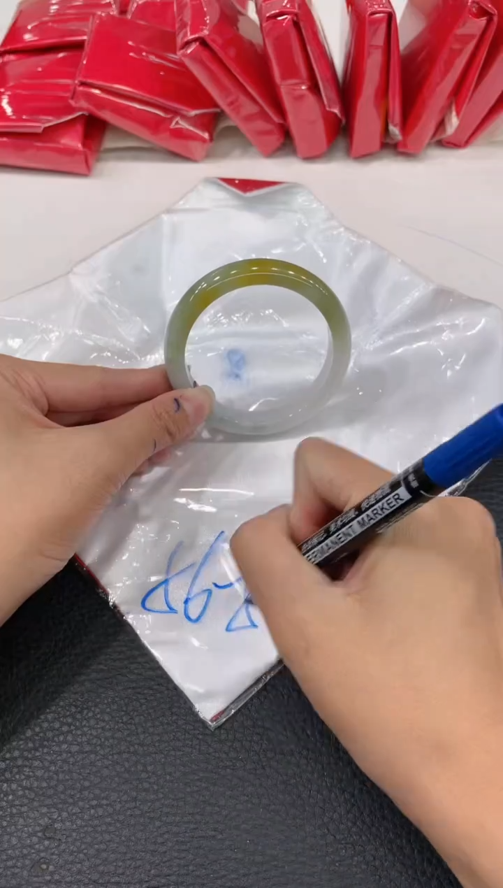 【闪购商品】翡翠手镯未镶嵌手镯