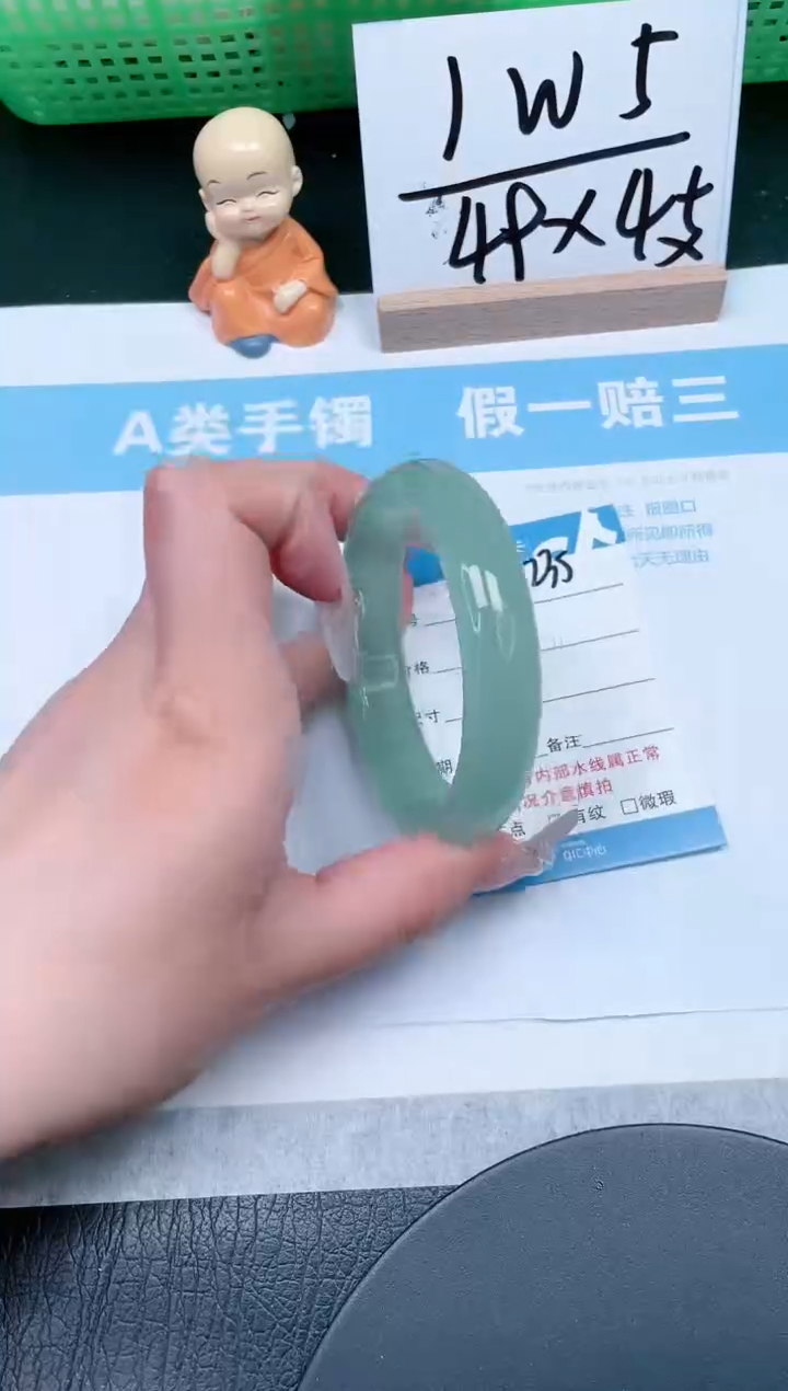 【闪购商品】石英质玉手镯未镶嵌235-58.6