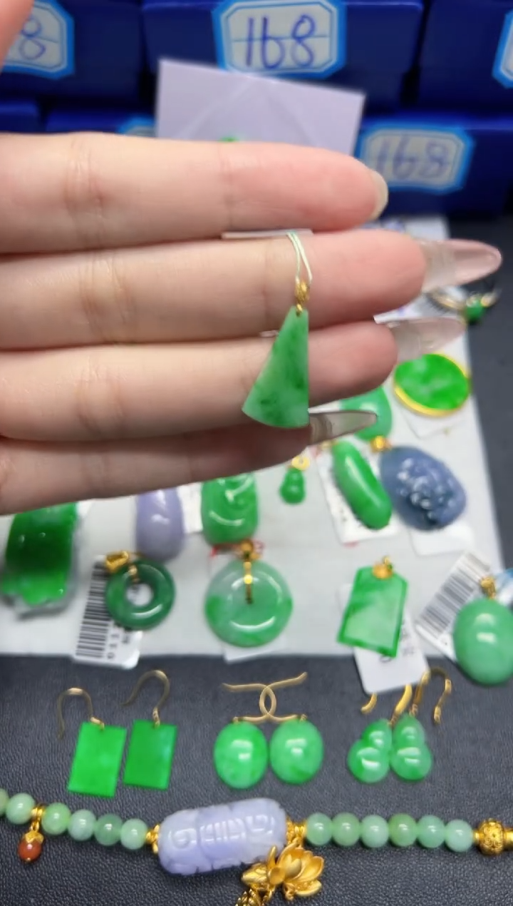 【闪购商品】翡翠颈饰18K金镶嵌Y缅料A货/多样性发货/一件