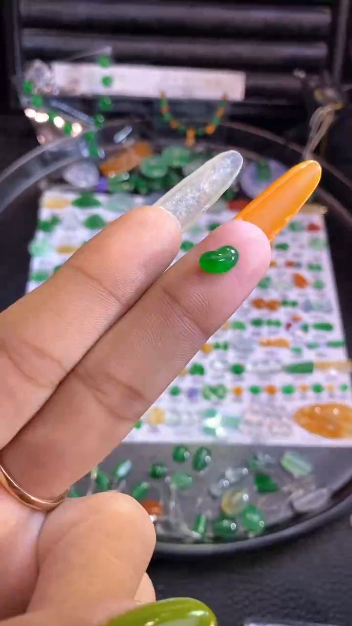 翡翠挂件未镶嵌爱心