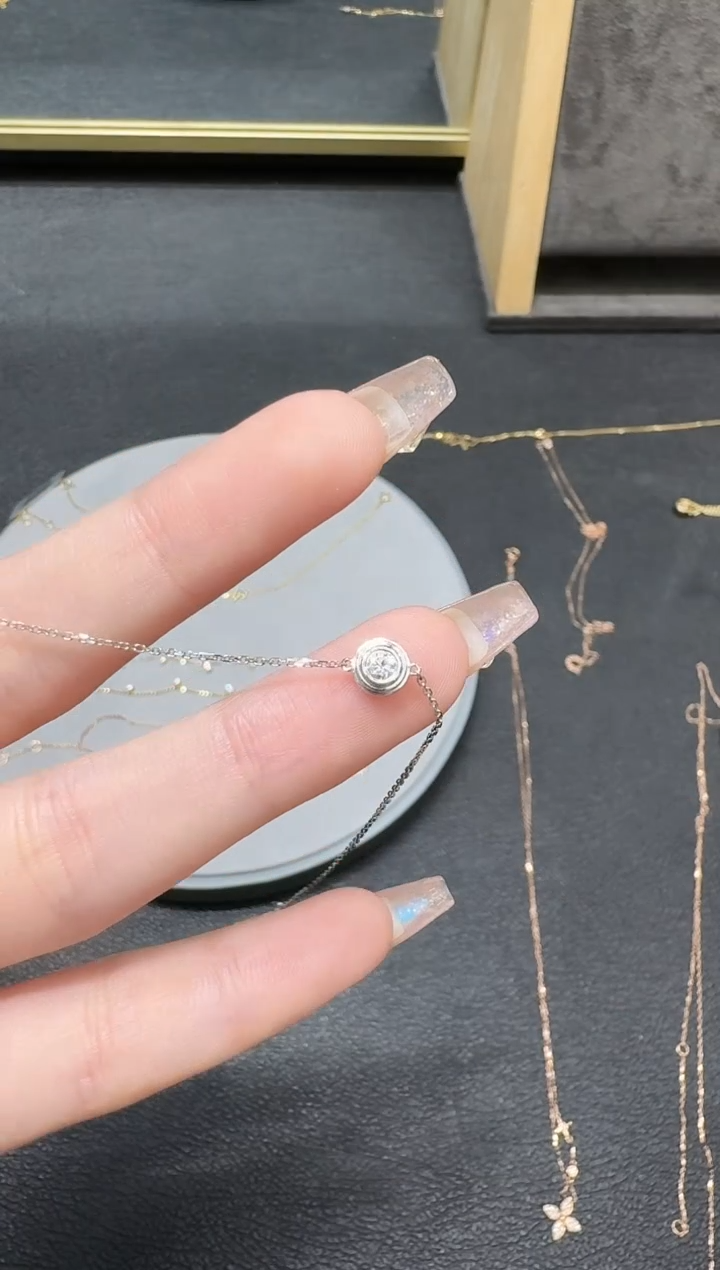 18K金镶嵌手链钻石10飞碟手链