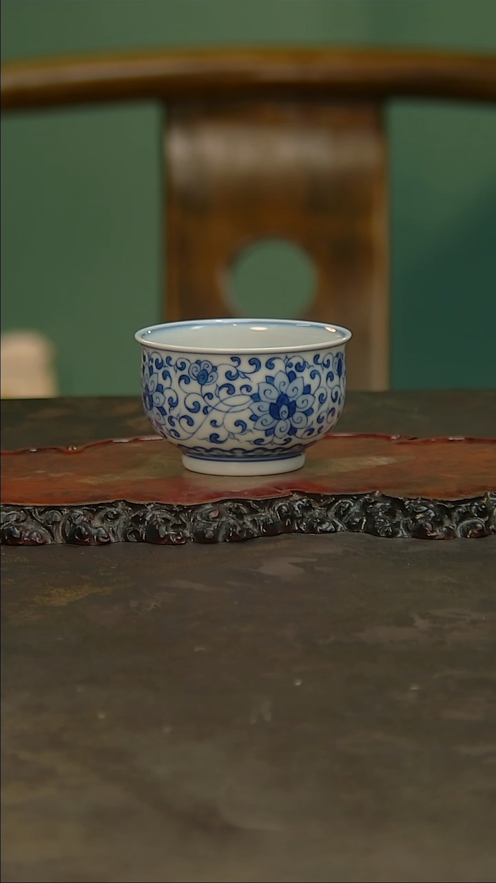 【闪购商品】青花手绘缠枝莲主人杯