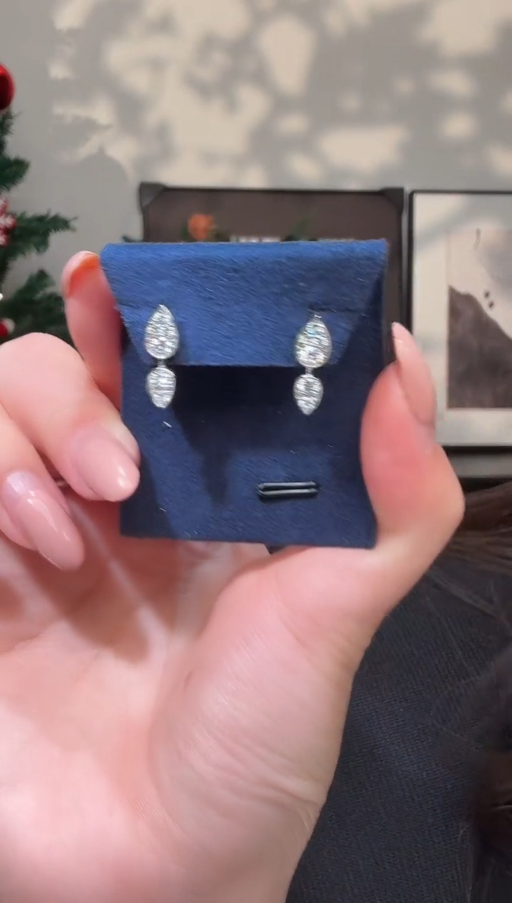 18K金镶嵌实验室培育钻石耳饰@@耳钉白圆形密镶水滴+