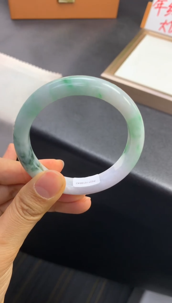 未镶嵌手镯翡翠退货需手镯吊牌标签完好