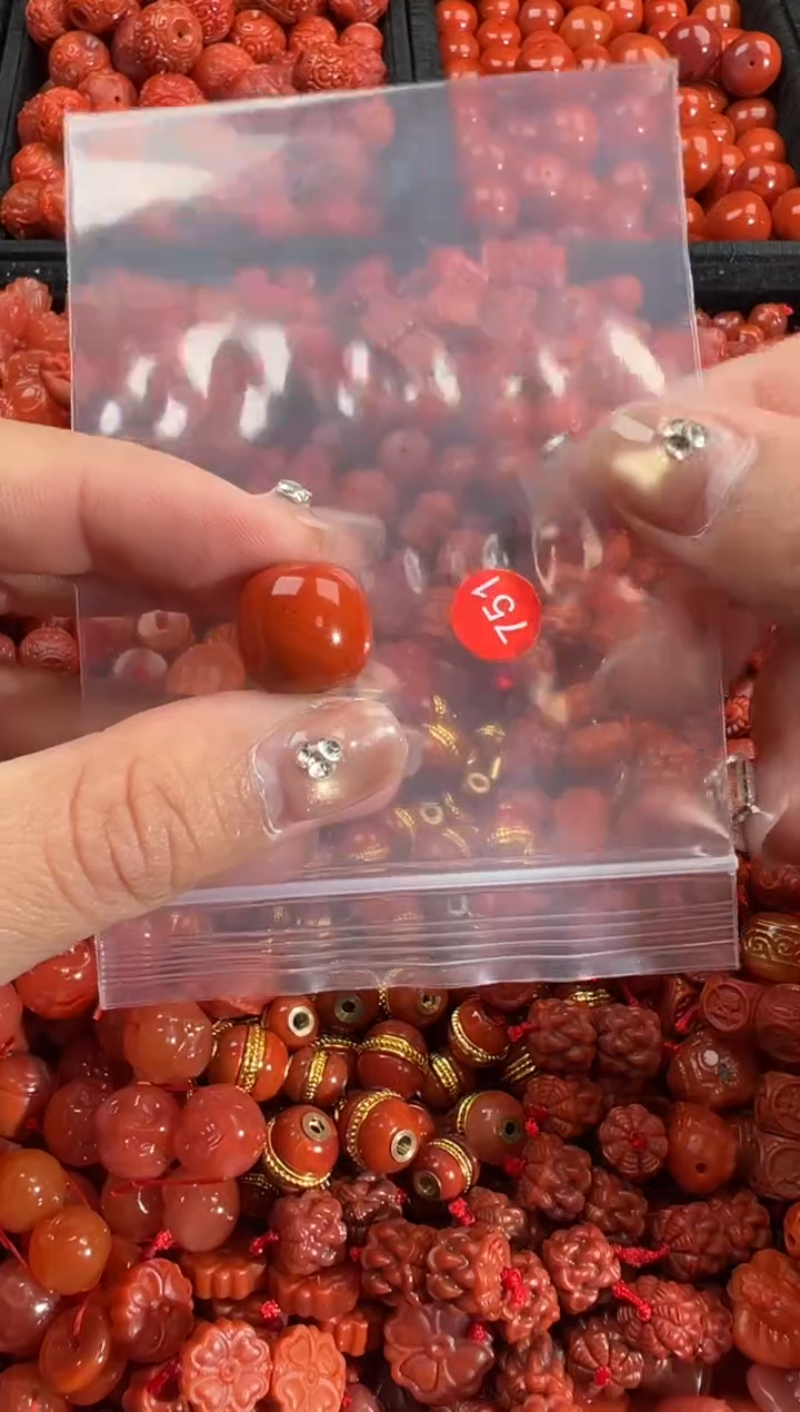 南红玛瑙未镶嵌颈饰1