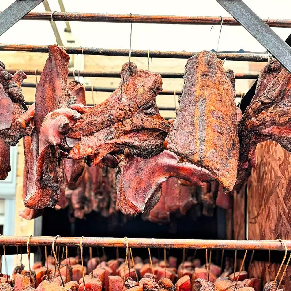 农家柴火烟熏腊排骨