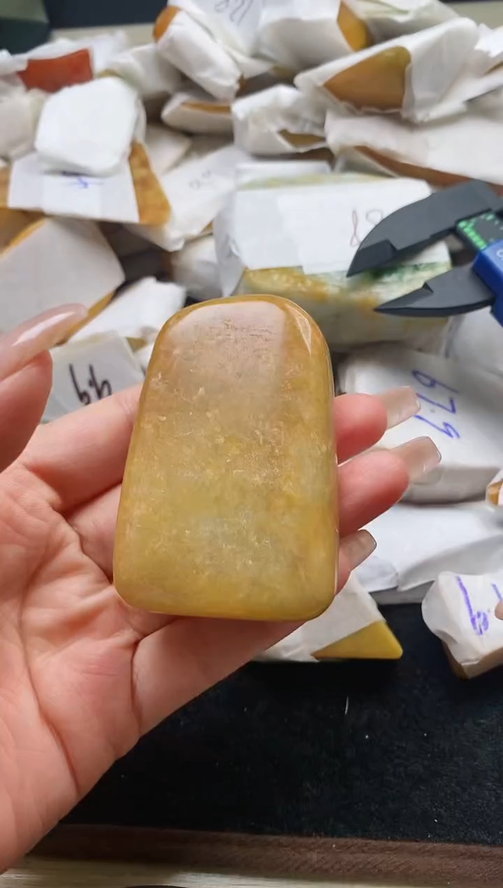 翡翠裸石翡翠挂件裸石