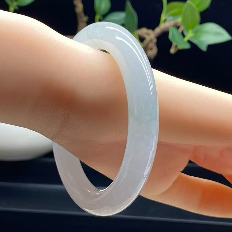 61圆条白月光冰透大圈口完美无纹裂翡翠手镯61.5-11-11