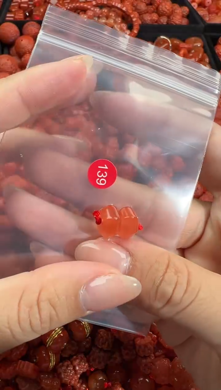 南红玛瑙未镶嵌颈饰1