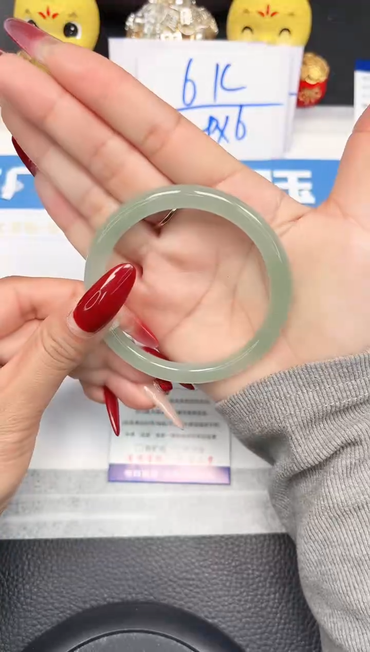 【闪购商品】石英质玉手镯未镶嵌139-60-61