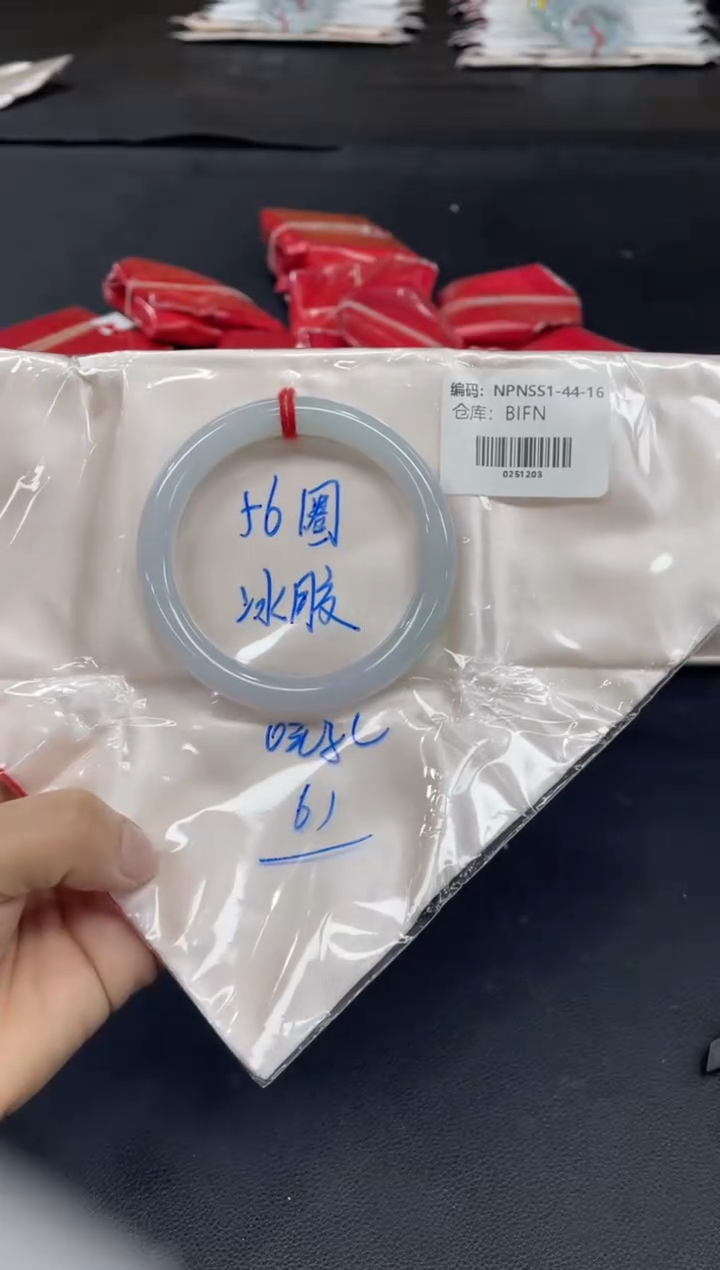 未镶嵌手镯翡翠翡翠手镯