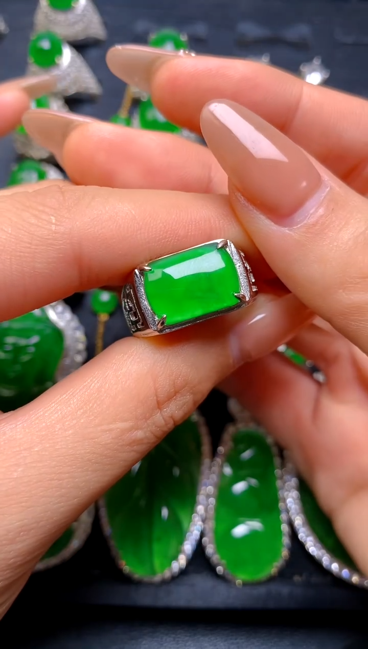 【闪购商品】翡翠戒指银S925镶嵌马鞍戒