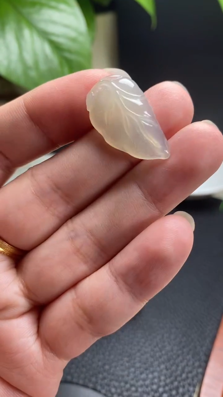 【闪购商品】翡翠颈饰未镶嵌叶子—发货配金扣