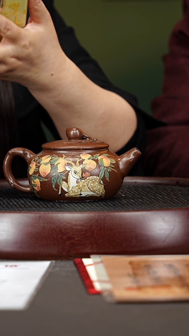 茶壶紫砂8ZCP瑞鹿献桃 大彬金砂270cc
