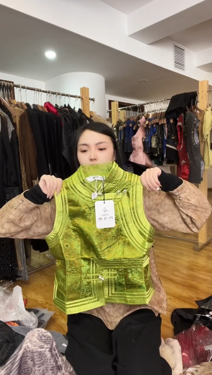 马甲       M码       80-105斤