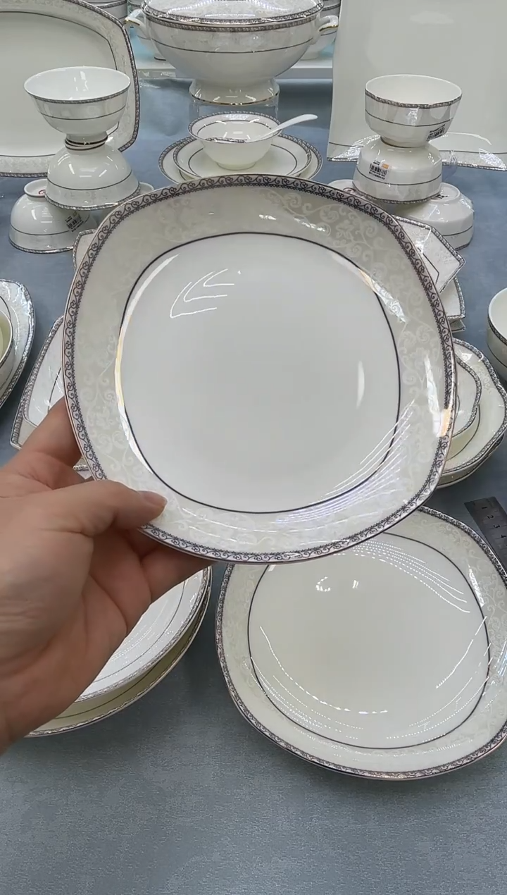 骨瓷玲珑7.5方2个