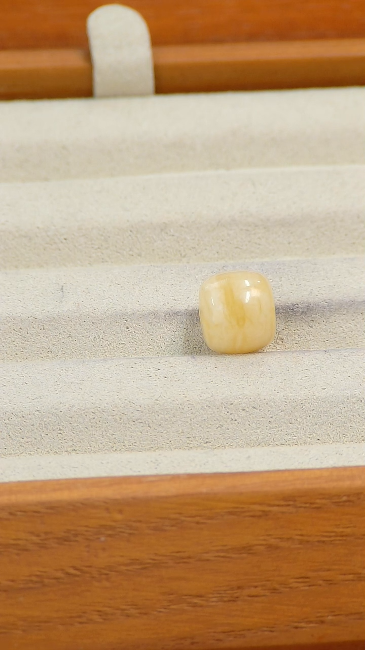 【闪购商品】蜜蜡裸石未镶嵌俄料微瑕10*8.8MM0.604克