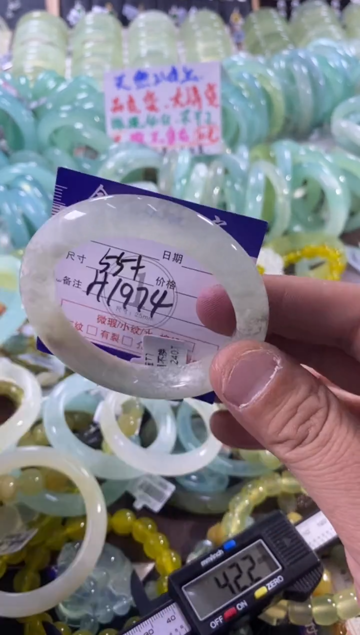 未镶嵌蛇纹石玉手镯1