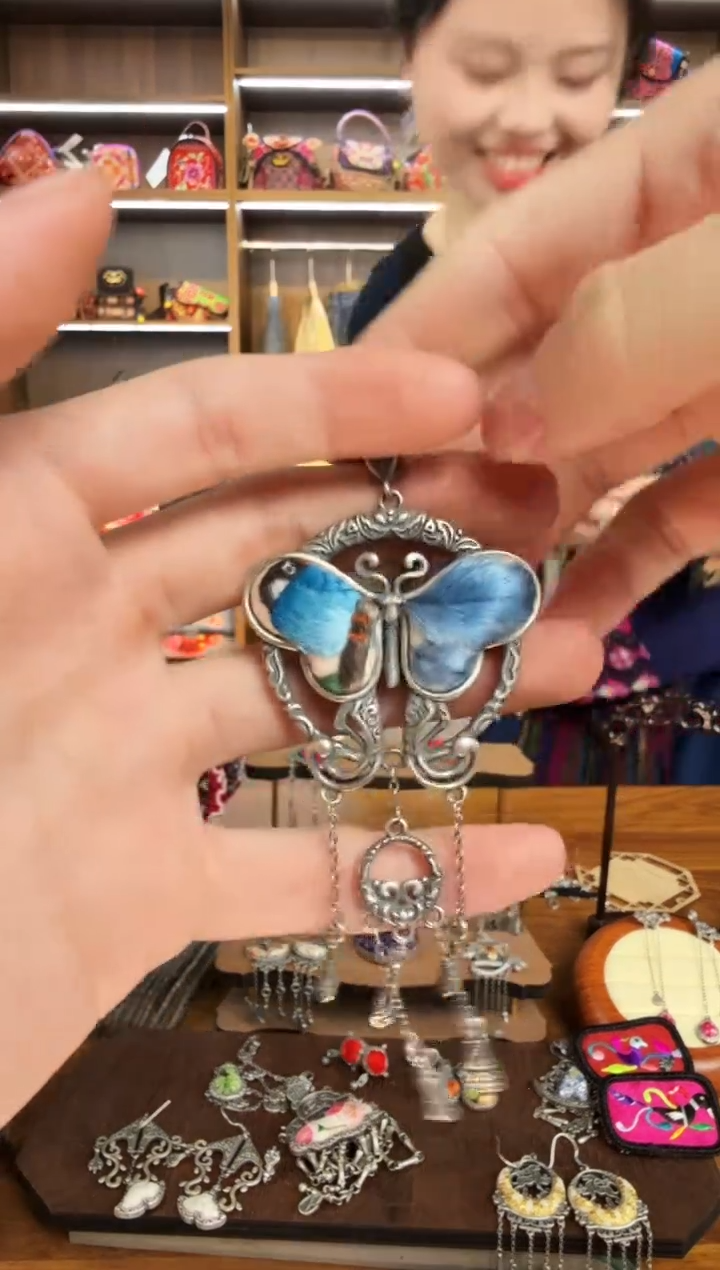 【闪购商品】织绣57蒙阿苏苗绣传承