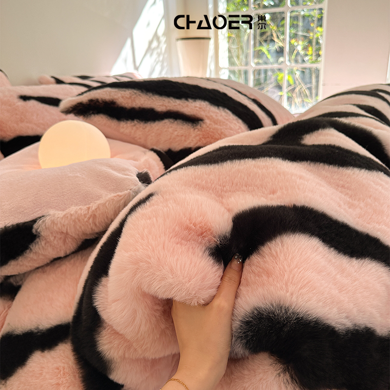 巢尔【赫本】牛奶绒仿兔兔绒四件套双面绒加厚保暖被套床单网红床品商品图