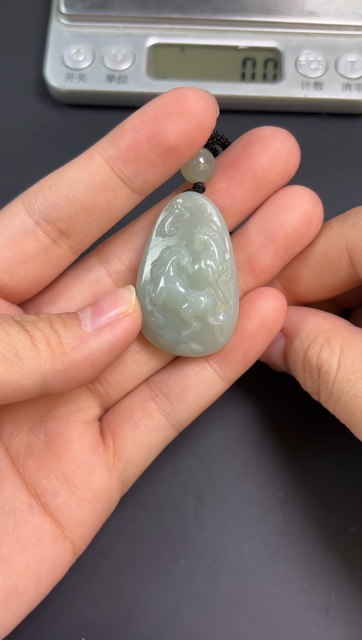 【闪购商品】和田玉吊坠(赠链)未镶嵌且末微色差近矿吊坠