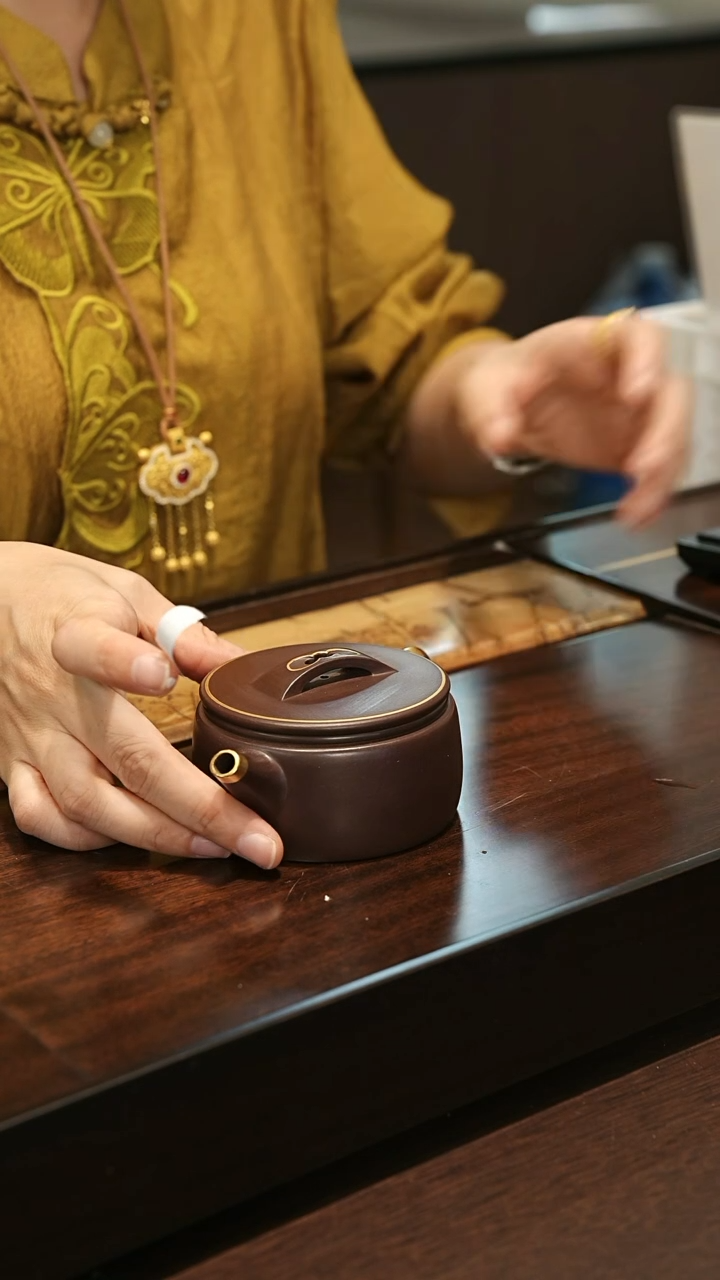 茶壶紫砂紫泥描金汉瓦