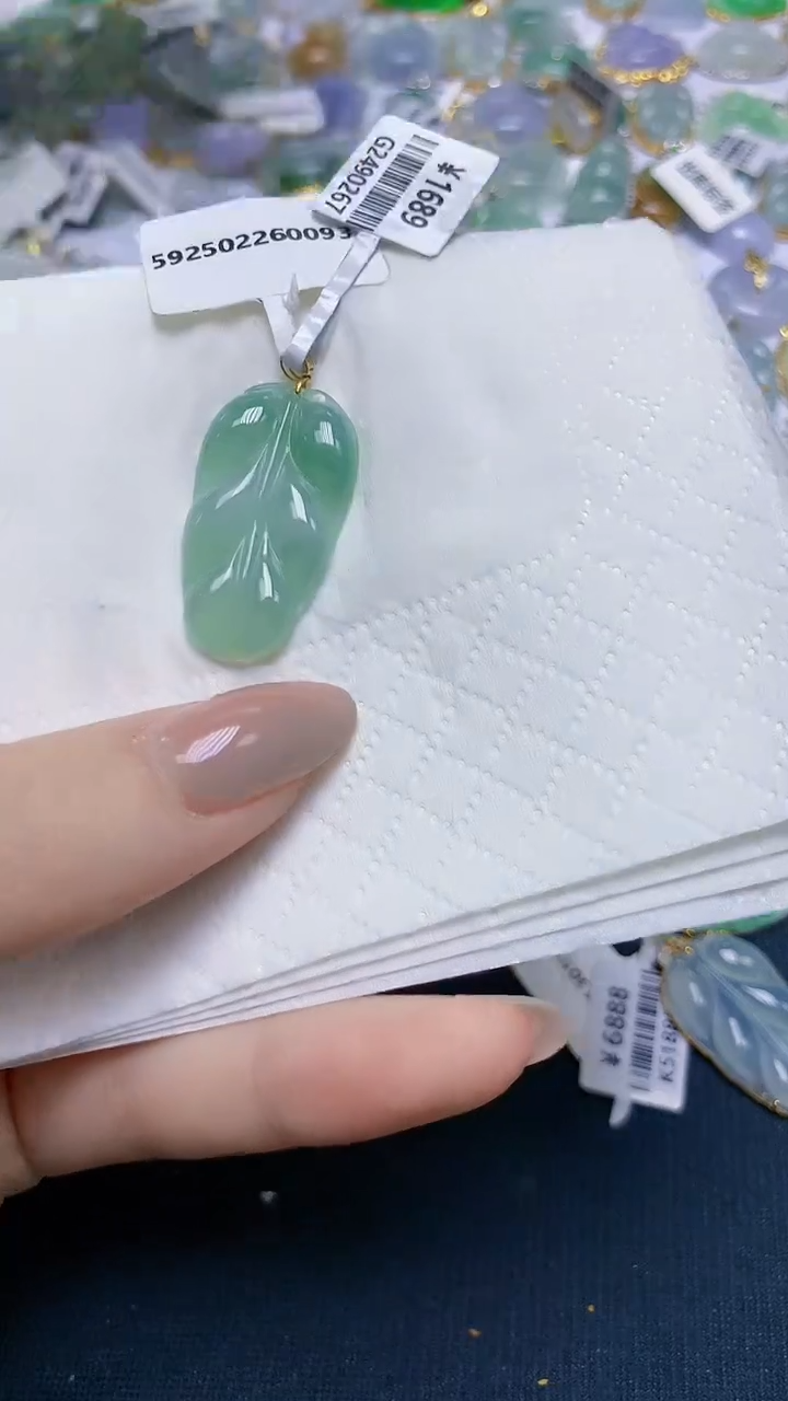翡翠18K金镶嵌颈饰天然缅甸A货翡翠